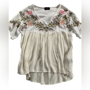 VICI high-low white & cream peasant blouse with embroidered flowers. Size S